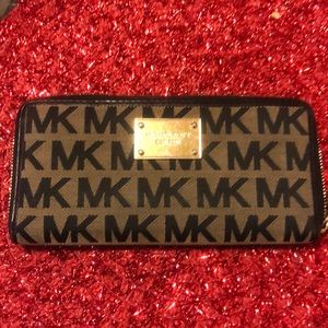 MICHAEL KORS